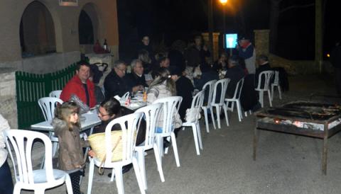 Molta participació en el fogueró celebrat a Cala Figuera organitzat per l’associació de veïnats