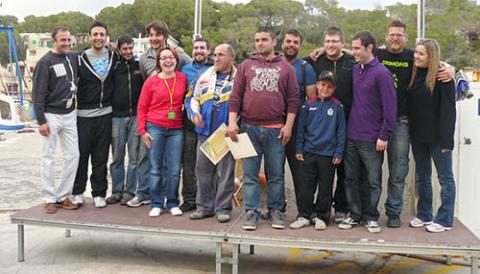 La cursa de carretons va convertir Cala Figuera en una pista de velocitat seguida per un munt d’espectadors