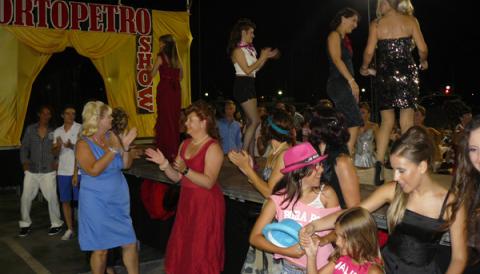 LA DESFILADA “BEAUTY SHOW” INICIA LES FESTES D’ESTIU DE PORTOPETRO