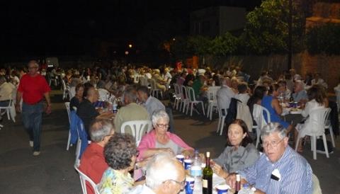 SANTANYÍ MOSTRA EL SEU COSTAT MÉS SOLIDARI AMB UN PA AMB OLI BENÈFIC PER A 350 PERSONES