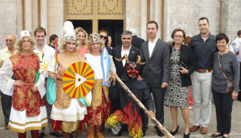 CALONGE HONORA A SANT MIQUEL AMB EL TRADICIONAL BALL DELS ARCÀNGELS I EL DIMONI