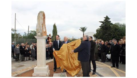 L’AJUNTAMENT INAUGURA UNA ESCULTURA EN HOMENATGE ALS DONANTS DE SANG DE SANTANYÍ