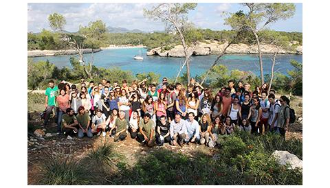 ELS ALUMNES DE CALA D’OR I SANTANYÍ AJUDEN A  REFORESTAR ZONES VERDES DEL TERME 