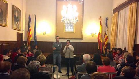 SANTANYÍ TEIXEIX MANTES SOLIDÀRIES AMB MOTIU DEL DIA DE LA DONA