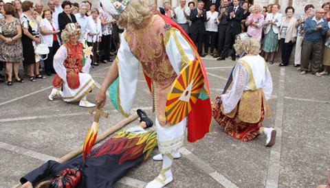CALONGE HORNA A SANT MIQUEL AMB EL TRADICIONAL BALL DELS ARCÀNGELS I EL DIMONI