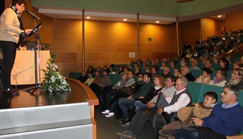 EL MANIFEST CONTRA LA VIOLÈNCIA DE GÈNERE OMPLE EL TEATRE PRINCIPAL DE SANTANYÍ