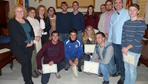 L’AJUNTAMENT ENTREGA 15 BEQUES DE MOBILITAT A ESTUDIANTS DEL TERME