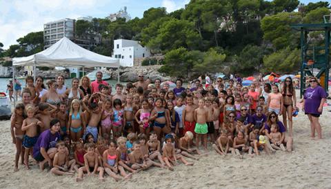 Jornada mediambiental a Cala Santanyí per conscienciar als joves