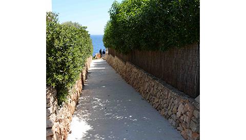 Cala Llombards renova el seu enllumenat i posa a punt carrers i serveis