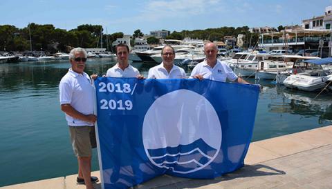 Un any més, el club nàutic de Porto Petro rep la Bandera Blava