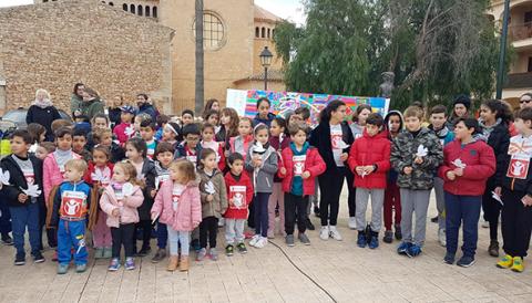 La població infantil i juvenil commemora el Dia Escolar de la No – Violència i la Pau a Santanyí