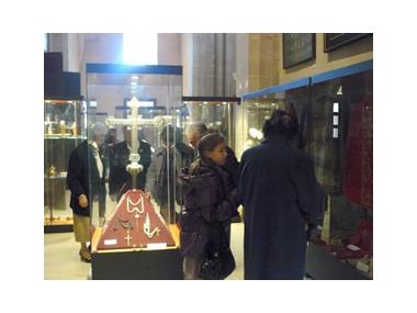 Gran expectació a la inauguració de l’Exposició documental II centenari de la benedicció de l’església parroquial