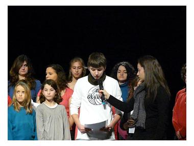 La població infantil i juvenil commemora el Dia Escolar de la No – Violència i la Pau amb un Concert